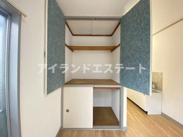 10FLATS　駅近　室内洗濯機置場　南向きの収納