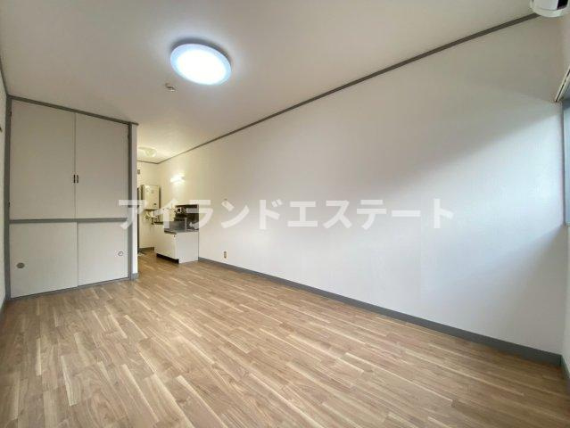 10FLATS　駅近　室内洗濯機置場　南向きの内装