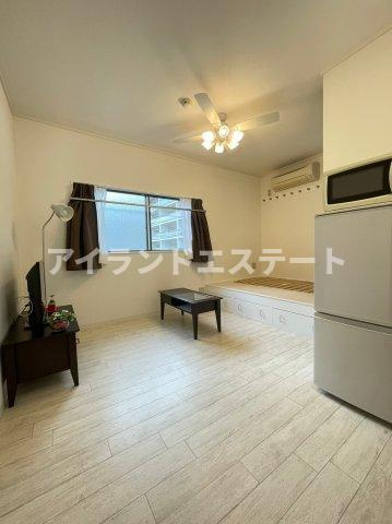 かとれや荘　礼金0　女性限定　ペット相談可の居間・リビング