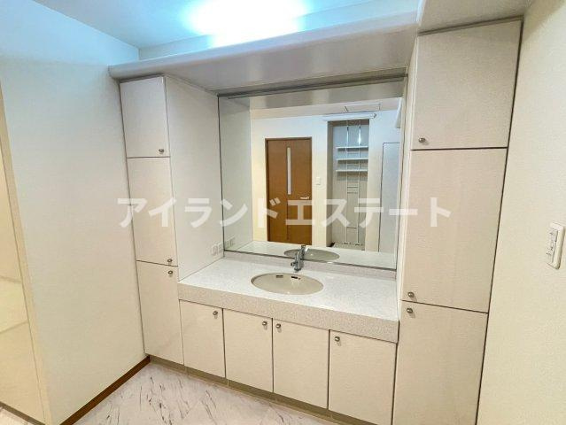 ガーデン東が丘-W　ペット相談　トランクルーム　の独立洗面台