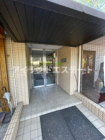 NSハイム　バストイレ別　脱衣所　角住戸のエントランス