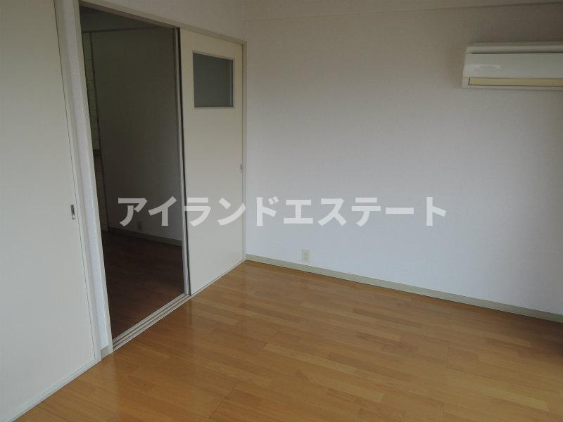 NSハイム　バストイレ別　脱衣所　角住戸の内装