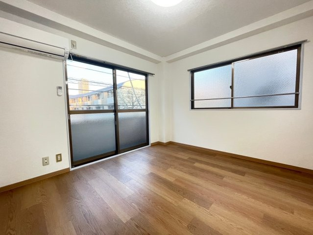 小泉マンション　礼金0　ネット無料　角部屋の居間・リビング