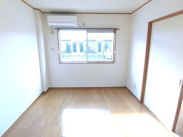 クレヨンハウスＡの居間・リビング