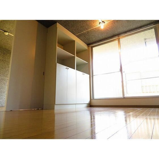 ドルフＥＡＳＴの居間・リビング