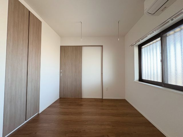 アンビシャスガーデン鶴瀬 の洋室|6.1畳