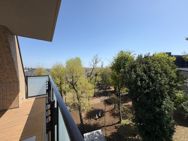 アンビシャスガーデン鶴瀬 の展望|深呼吸したくなるバルコニーです。