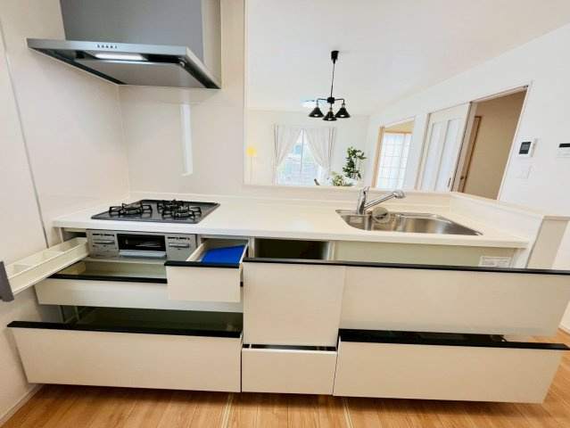 ＋＋読谷村瀬名波-B号棟（全2棟）のキッチン