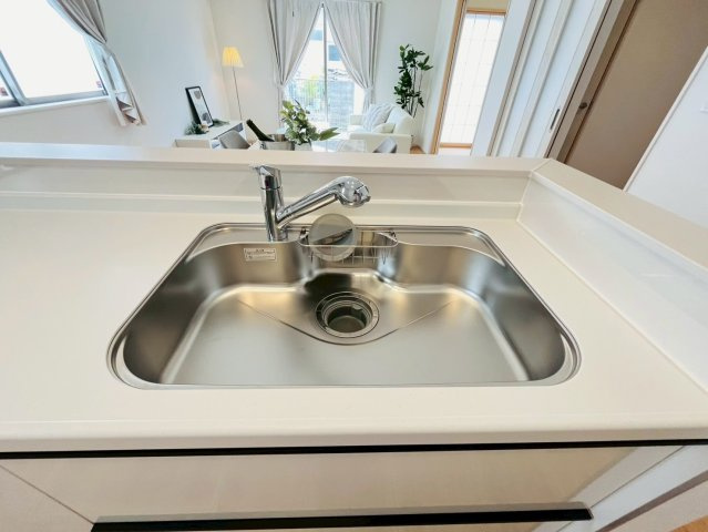 ＋＋読谷村瀬名波-B号棟（全2棟）のキッチン