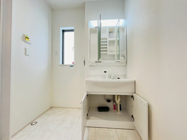 ＋＋読谷村瀬名波-B号棟（全2棟）の玄関