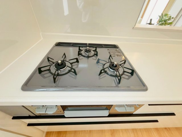 ＋＋読谷村瀬名波-B号棟（全2棟）のキッチン