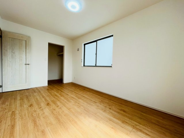 ＋＋読谷村瀬名波-B号棟（全2棟）の洋室