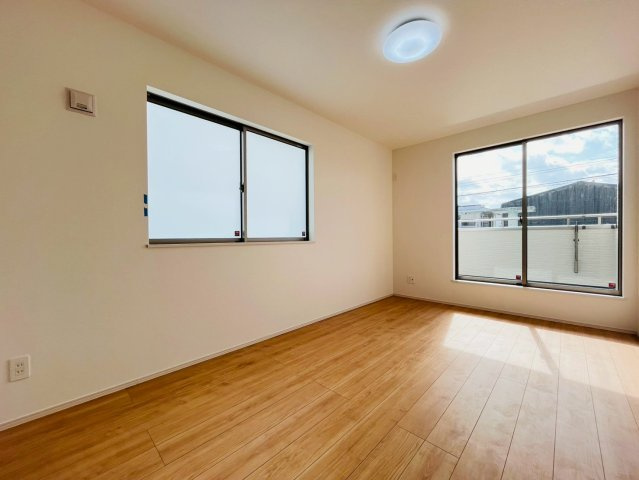 ＋＋読谷村瀬名波-B号棟（全2棟）の洋室