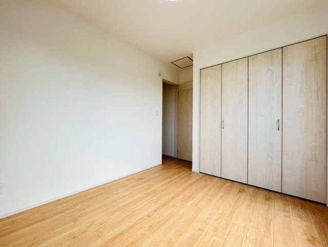 ＋＋読谷村瀬名波-B号棟（全2棟）の洋室