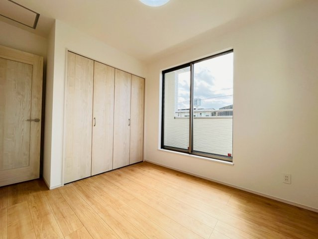 ＋＋読谷村瀬名波-B号棟（全2棟）の洋室