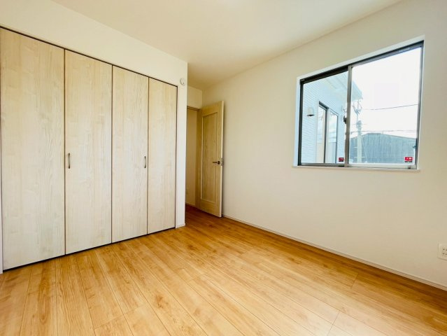 ＋＋読谷村瀬名波-B号棟（全2棟）の洋室