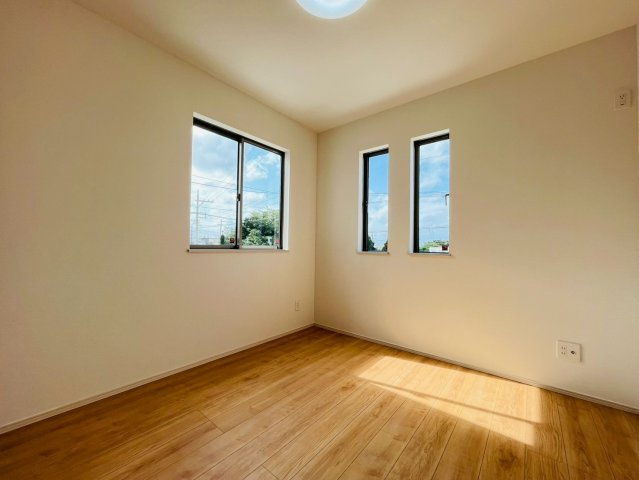 ＋＋読谷村瀬名波-B号棟（全2棟）の洋室