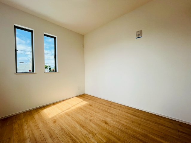 ＋＋読谷村瀬名波-B号棟（全2棟）の洋室