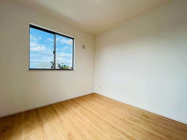 ＋＋読谷村瀬名波-B号棟（全2棟）の洋室