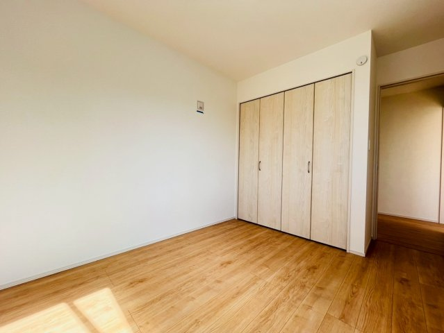 ＋＋読谷村瀬名波-B号棟（全2棟）の洋室