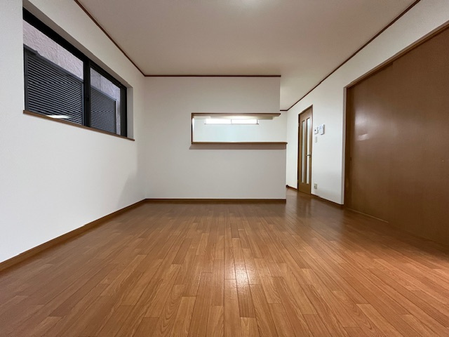 北青葉台貸家の居間・リビング