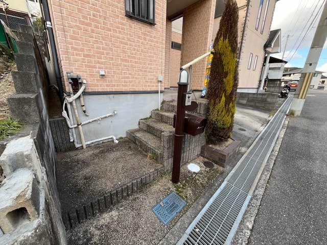 北青葉台貸家のエントランス