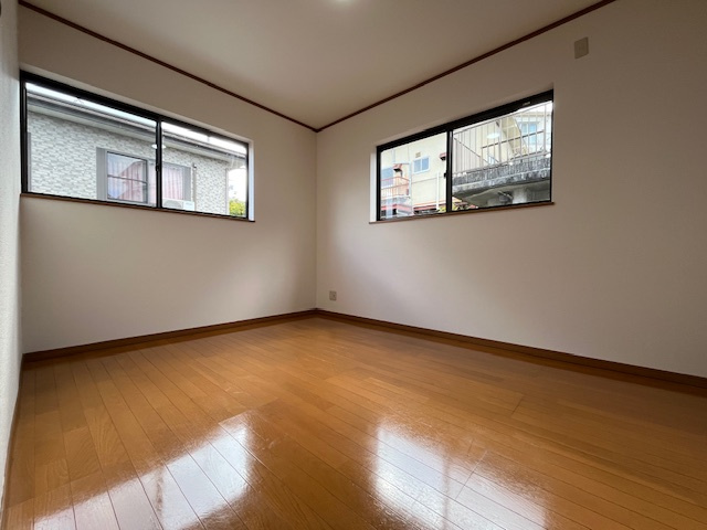 北青葉台貸家の洋室