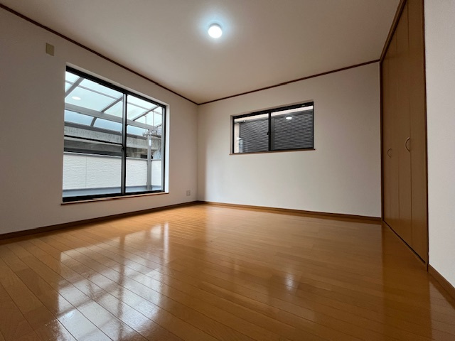 北青葉台貸家の洋室