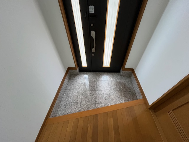 北青葉台貸家の玄関