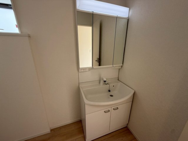 ♥♥南城市佐敷佐敷第1-1号棟（全3棟）の独立洗面台