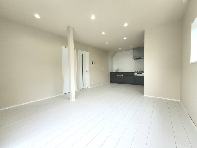 RESET HOUSE－リセットハウス小倉南区葛原2丁目3期の居間・リビング|南東採光で明るい14.3帖LDK♪