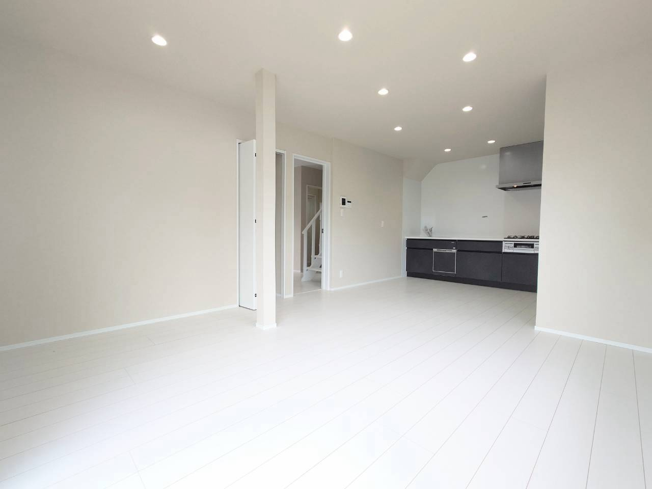 RESET HOUSE－リセットハウス小倉南区葛原2丁目3期　【小倉南区　中古戸建て】の居間・リビング|南東採光で明るい14.3帖LDK♪　【小倉南区　中古戸建て】