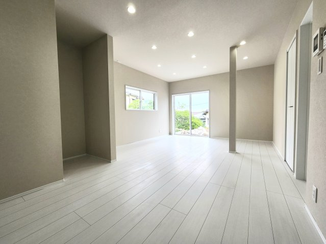 RESET HOUSE－リセットハウス小倉南区葛原2丁目3期の居間・リビング|南東と北東の2面採光のリビング♪