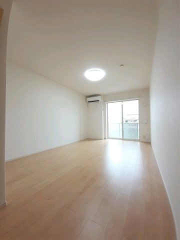 グランレジデンス　国府　Ｂ－Ⅱの居間・リビング