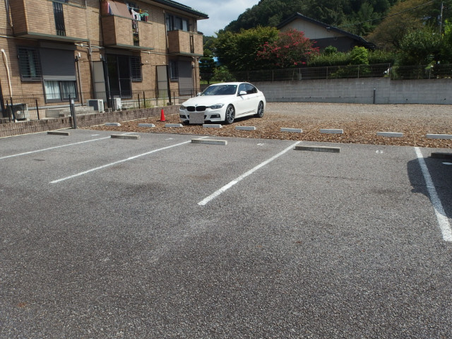 ネオハイツみゆきⅡの駐車場