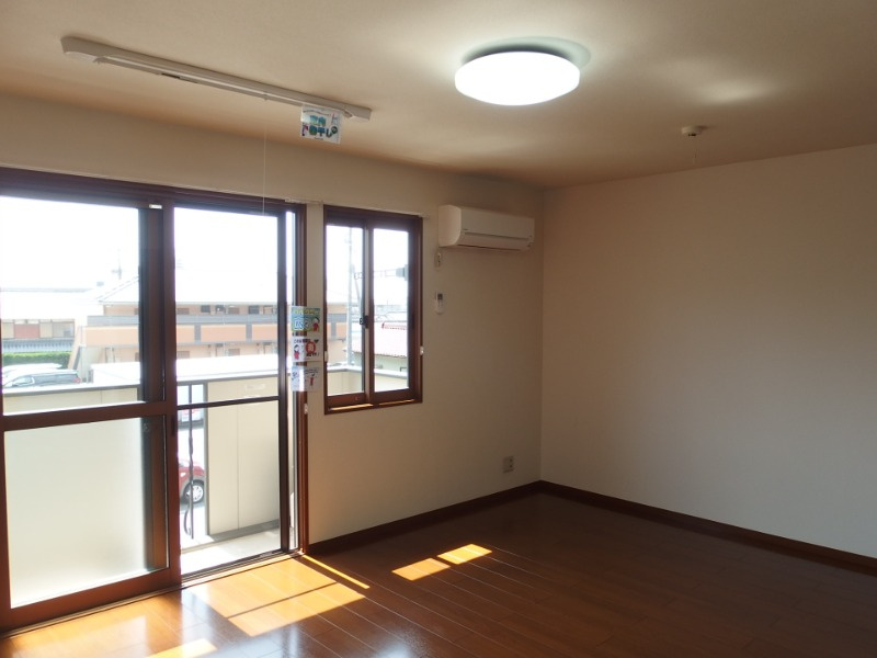 ネオハイツみゆきⅡの居間・リビング