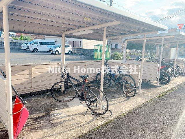 クレール桜町の駐車場|屋根付きの駐輪場は無料で使用可能＊