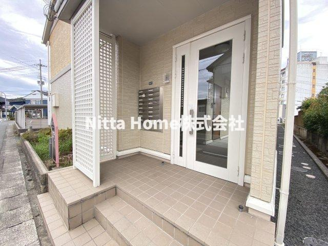 クレール桜町のエントランス|軽量鉄骨造のアパートです＊