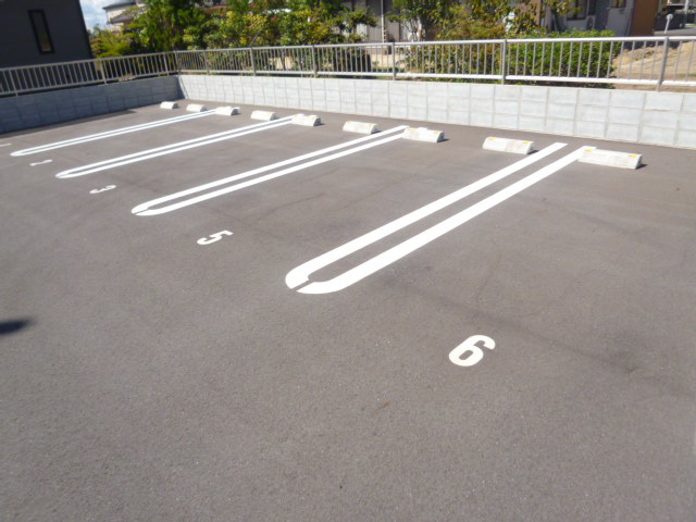 グリーンコートの駐車場