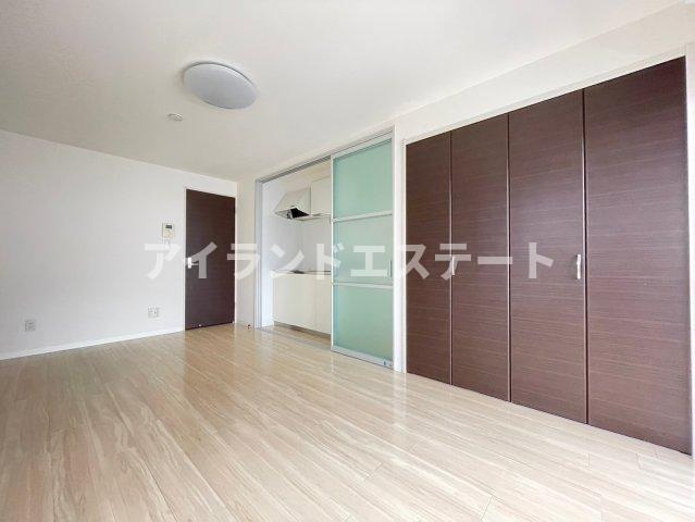 コート駒沢　独立洗面台　角部屋　オートロックの居間・リビング