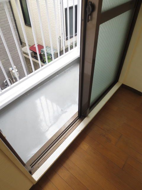 横浜市金沢区六浦５丁目の賃貸マンションのバルコニー