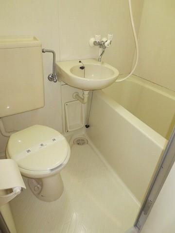 横浜市金沢区六浦５丁目の賃貸マンションの浴室