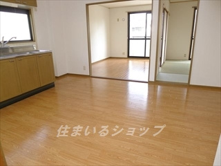 ベラカーサ　A棟の居間・リビング