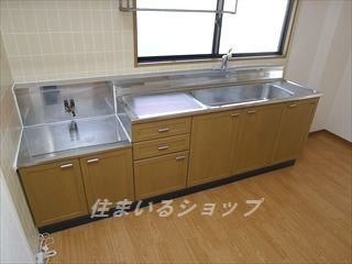 ベラカーサ　A棟のキッチン|料理も楽しいワイドキッチン