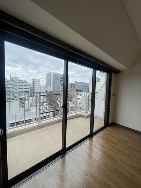 EJアパートメントのバルコニー