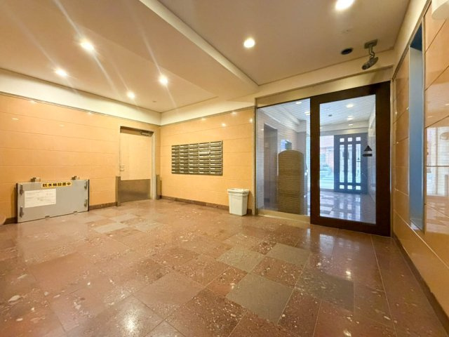 スクエア名古屋港のロビー|落ち着いたロビーです