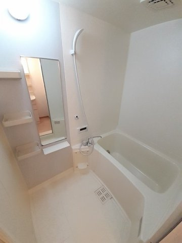 メゾン　ド　ヌーヴェルバーグの浴室