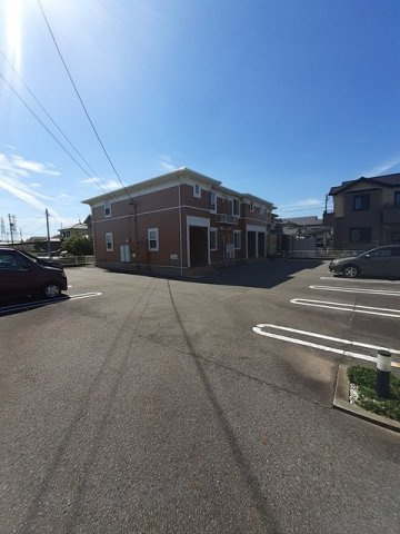 アレストスの駐車場