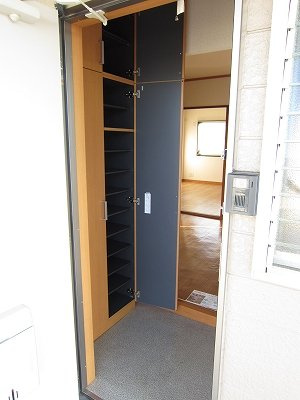 フェイムＡの玄関