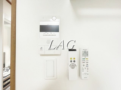 【セキュリティ】 | マーレ梅島 | モニター付きインターホンです。